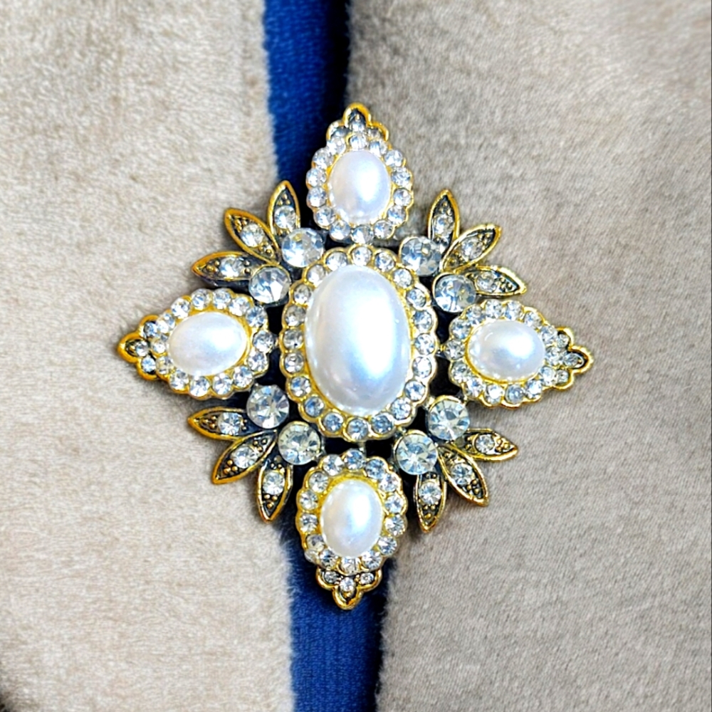 Pearl and Crystal Gold-Tone Brooch Pin - White Pearlescent